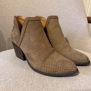 Steve Madden Taupe Ankle Booties Size 9.5 GUC
